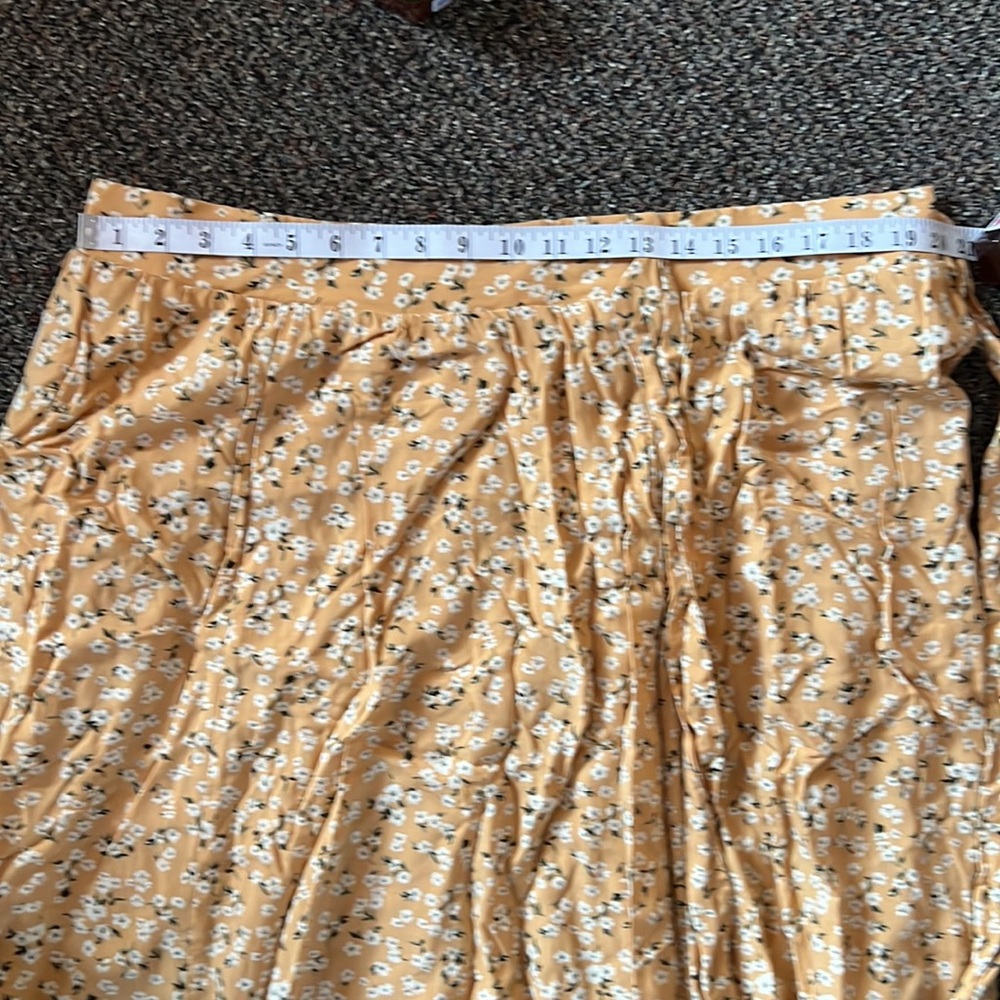 Torrid Retro Chic Swing Skirt - Floral Yellow - Picture 10 of 12